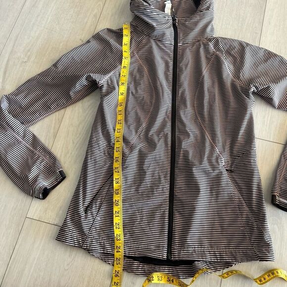 Lululemon Go The Distance Jacket Mini Pop Stripe Printed Mink Berry Black size 6 - Picture 4 of 11